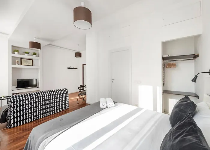 White Flat Termini * Roma
