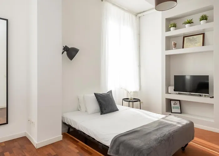 White Flat Termini Daire Roma