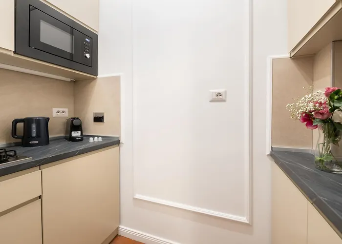White Flat Termini Daire Roma