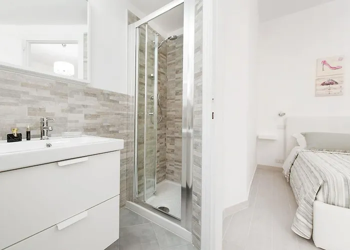 White Flat Termini Roma
