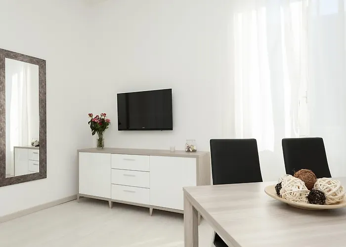 White Flat Termini Daire Roma
